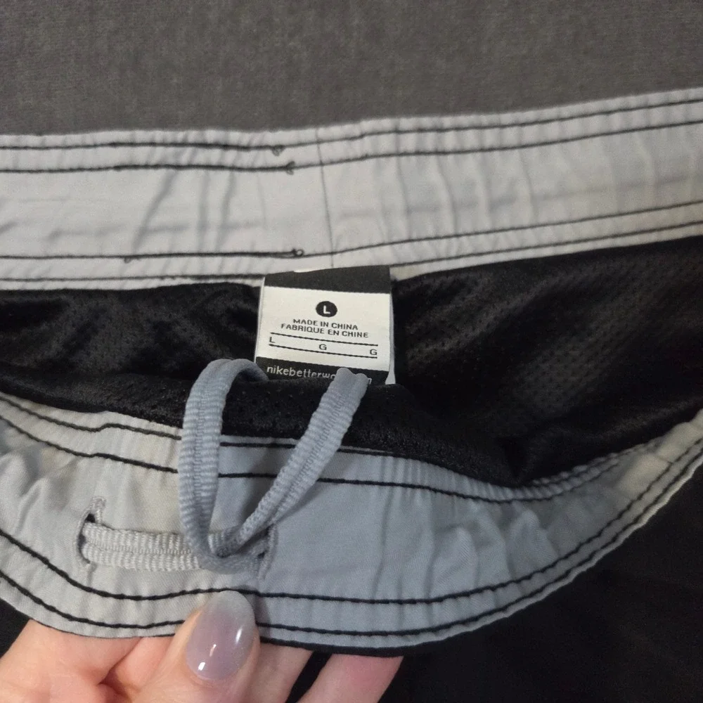 Nike Board Shorts Mens Large Black Contrast Stitch Cargo Pocket Swim Trunks